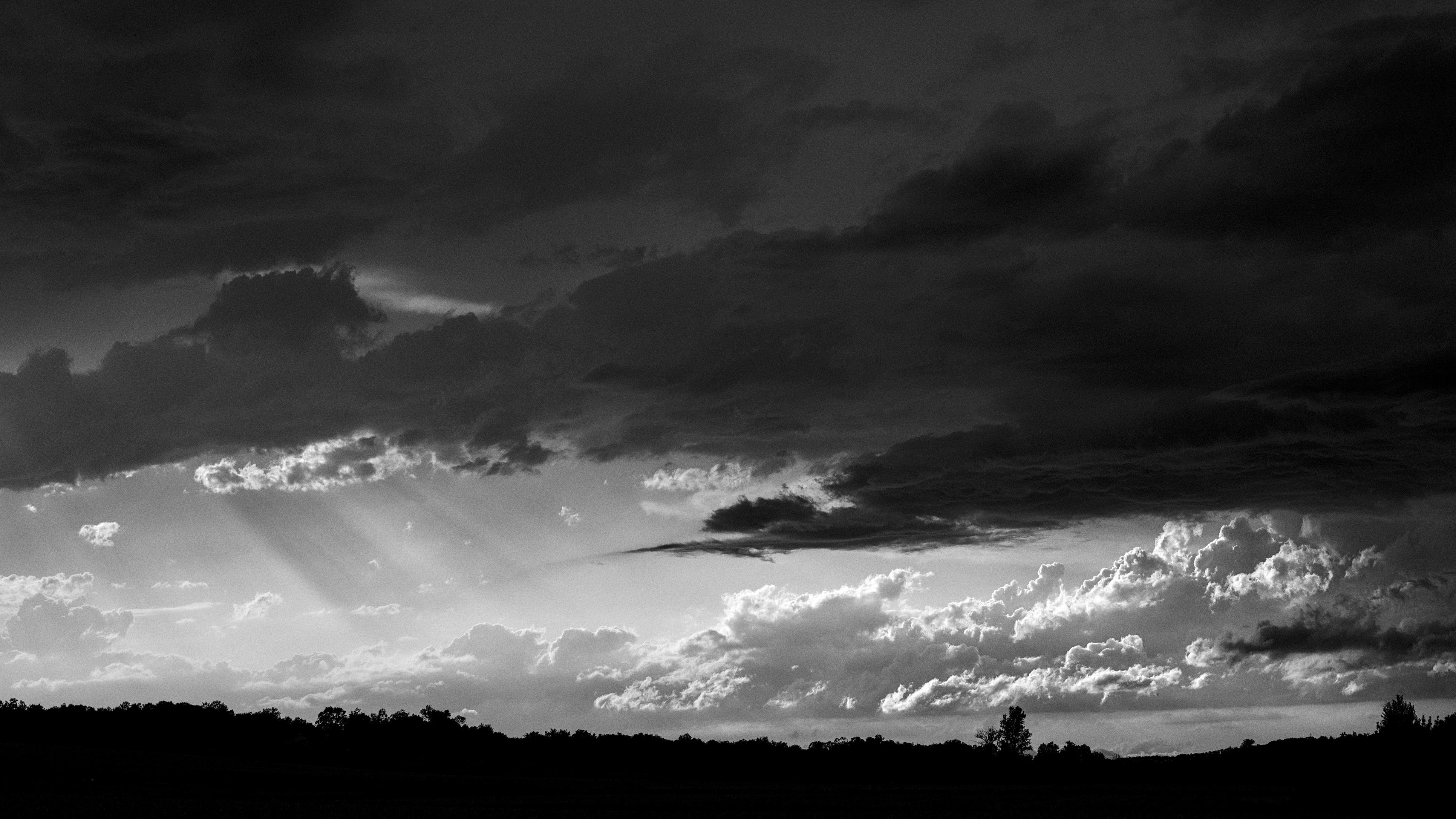 photo de ciel noir & blanc, nuages, orages, Coucher de soleil, Julien Franck